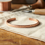 Nora's Zand Koperen Enkelband