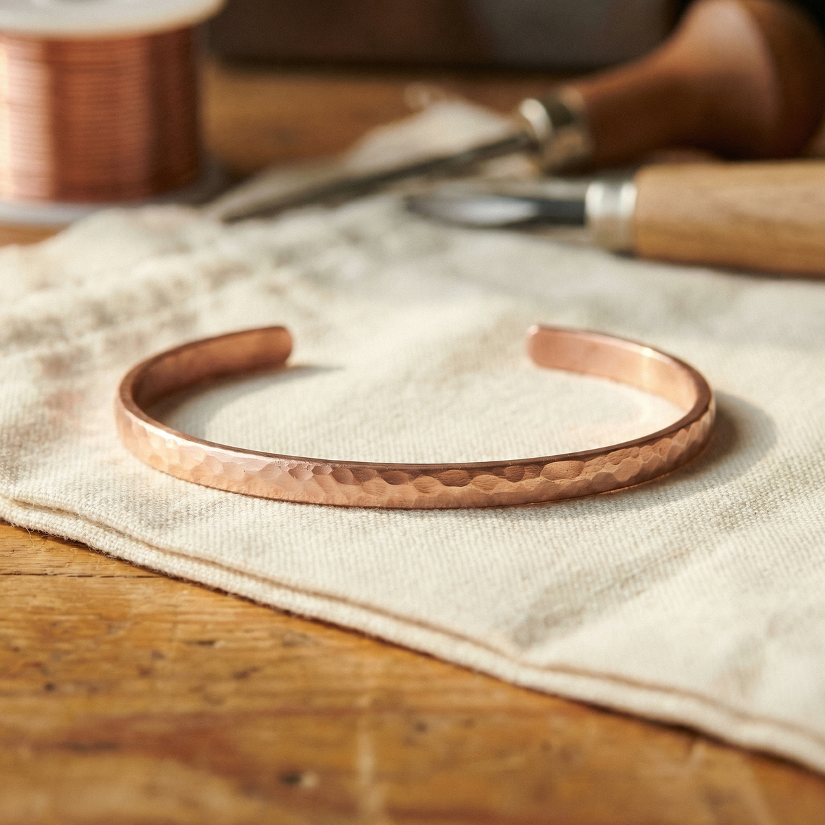 Nora's Zand Koperen Enkelband